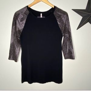 Tria Tria | Black Raglan Shirt w/ Metallic Silver &  Gold Sleeves, Medium